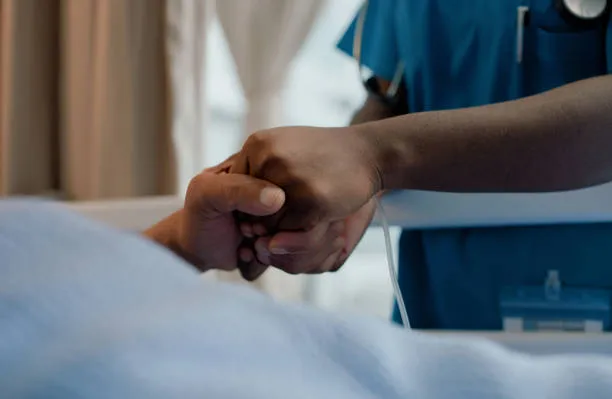 Acompanhante hospitalar noturno